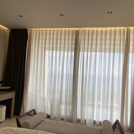 Monkey Luxury * Dhërmi